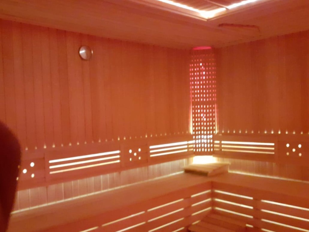 Sauna ve ahşap dinlenme odası